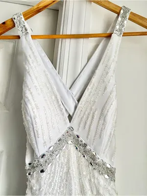 Elegant White Beaded V-Neck Halter Criss Cross Evening Prom Dress thumbnail 4