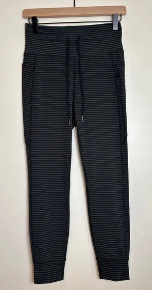 Halara Cloudful‎ Air Striped Drawstring Joggers Black Grey Medium 7/8 Length NWT thumbnail 1