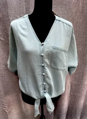 Harper Short Sleeve Button up Shirt NWT size Medium thumbnail 1