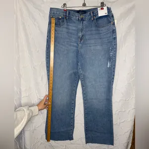 Aeropostale Boyfriend Flare/Wide Leg Raw Hem Jeans Medium Wash Women’s Size 14 thumbnail 2