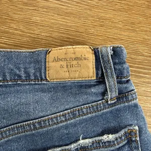 Abercrombie & Fitch Women's High Rise Distressed Denim Shorts Size 6 28 thumbnail 7