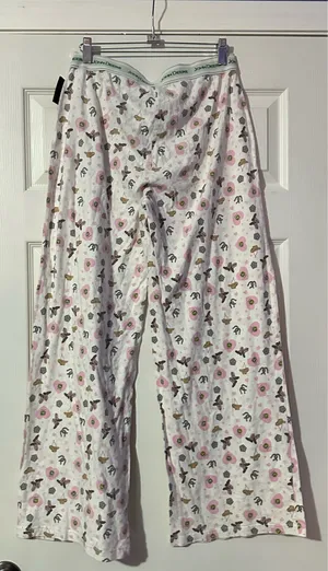 John Deere juniors pajama lounge pants are a size 11-13 years. thumbnail 6