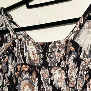 Kyemi maxi floral tie strap dress size Large. NWT thumbnail 6