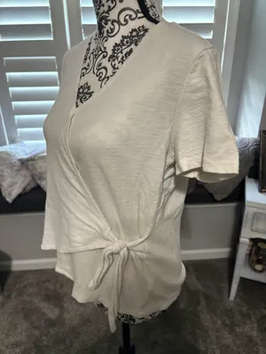 Old Navy size small white short sleeve top thumbnail 4