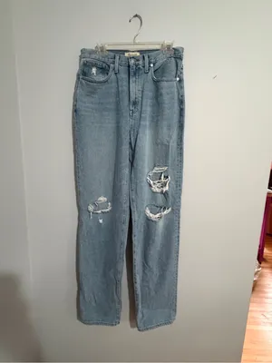 Madewell Baggy Straight Jeans in Earlhurst Wash: Ripped Edition- 28T thumbnail 3