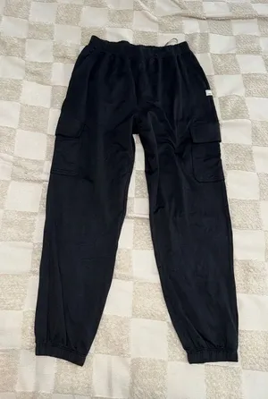 NWOT Vuori Boyfriend Cargo Sweatpant size Small‎ thumbnail 1