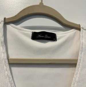 Boutique White Button thumbnail 2