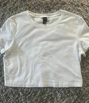 SheIn Cropped T-shirt thumbnail 1