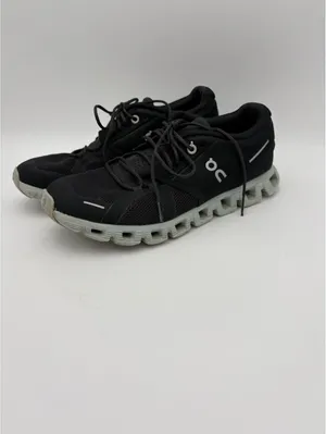 On Cloud Woman’s 7.5 Running Shoes - Excellent Condition-Running Or Casual thumbnail 2