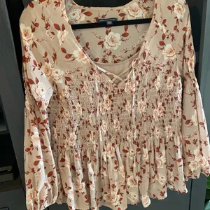 AMERICAN EAGLE Smocked Tan Floral Boho Tiered Peasant Top Size Small thumbnail 8