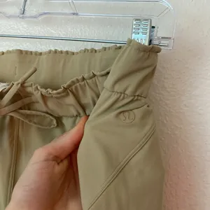 Lululemon 12 Stretch High Rise Crop 23" in Trench Tan thumbnail 9