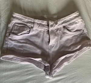 Hennes & Mauritz Low rise shorts thumbnail 1