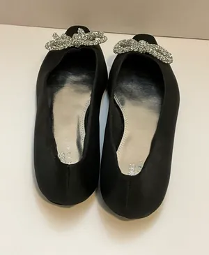 design Lanie Embellished Bow Ballets Shoes In Black thumbnail 4