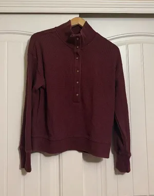 L.L. Bean Women's Sunwashed Waffle Top Mockneck Henley Small Fig Maroon NWT NEW thumbnail 1