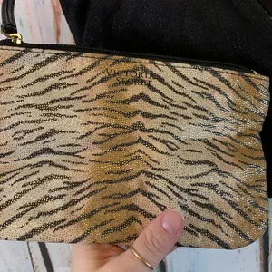 Victoria’s Secret Black Sparkly Tote Bag with Leopard Change Purse Inside thumbnail 4