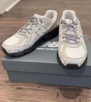 NEW BALANCE 740 | Silver metallic with raincloud | Women’s 8 thumbnail 1