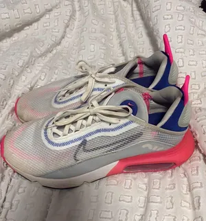 Nike Shoes thumbnail 1