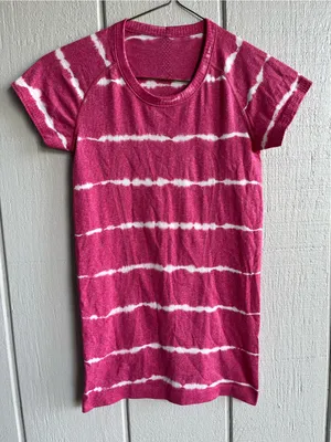 Lululemon Swiftly Tech Short Sleeve Crew in Cranberry‎ Tie Dye Pink Size 4 thumbnail 1