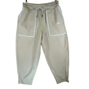 Nike Women’s Essential Woven Loose High Rise Curve Pants Shearling Pockets‎ Med thumbnail 2