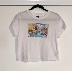 NWOT Venice White Cropped Tee thumbnail 1