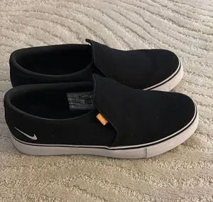Nike Sneakers thumbnail 2