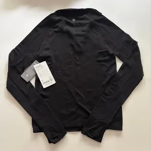 NWT! Athleta Black Long-Sleeve Half-Zip thumbnail 6