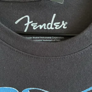 NWT Fender Guitars Gray Graphic Tee Pink Blue Design Small thumbnail 3