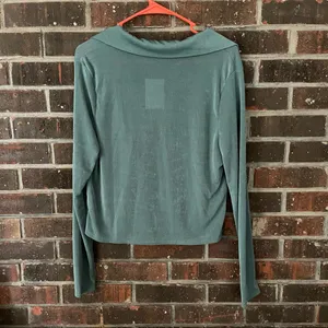 NWT Forever 21 Plus Size Blue Green Long Sleeve Twist Front Top thumbnail 2