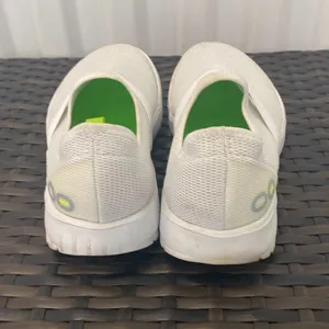 Oofos sneakers women’s size 7 White thumbnail 4