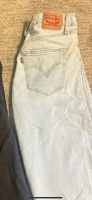 Levi’s Ribcage Straight Ankle Jeans thumbnail 2