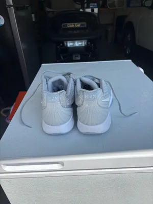 Nike Basketball Shoes thumbnail 2