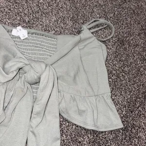Boutique Mable light gray tie front crop top Small thumbnail 6
