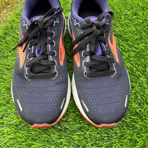 Women's Brooks Adrenaline GTS 22 Size 7.5 thumbnail 5