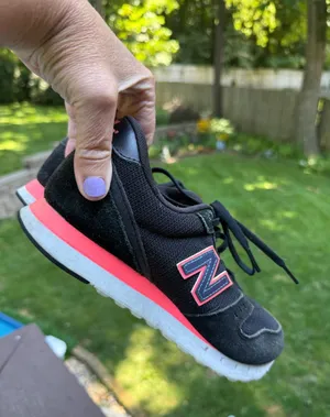 Womens NEW BALANCE 311 Black Sneakers Shoes / Size 8.5 thumbnail 1
