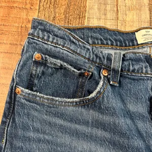 Levi's 501 Original Jeans Women's 31x30 Worn In Straight Button Fly Denim Pants thumbnail 5