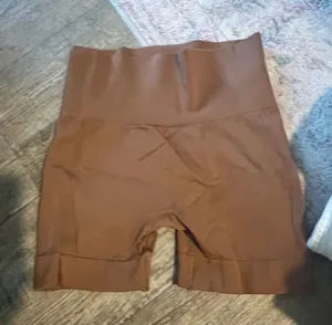 Set active High-Waist Women’s Brown Shorts thumbnail 1