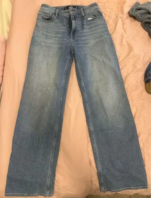 Hollister Jeans Ultra High-Rise Dad thumbnail 1