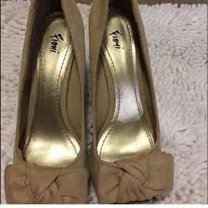 FIONI Clothing Tan Heels thumbnail 3