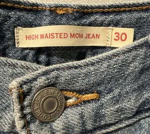 Women’s Levi’s High-Waisted Taper Jeans Medium Wash Mom Jean Size 30 thumbnail 5