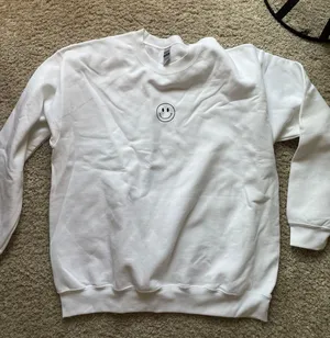 Gildan never worn  sweatshirt thumbnail 1