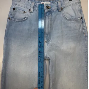 Zara High Rise Wide Leg Jeans Light Wash Blue Raw Hem Size 6 thumbnail 8