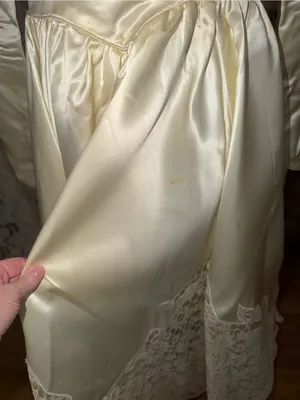 Beautiful Vintage 1940s/50s Liquid Satin Tea Length Wedding Gown thumbnail 4