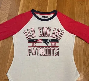 𝅺nfl womens New England patriots t-shirt size medium. thumbnail 2