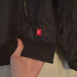 Nike Windbreaker size medium thumbnail 5