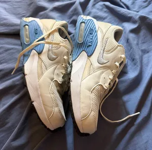 Nike Women's Air Max Excee "Summit White University Blue" thumbnail 1