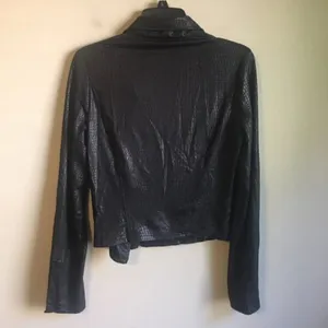 On twelth medium black jacket‎ Black thumbnail 2
