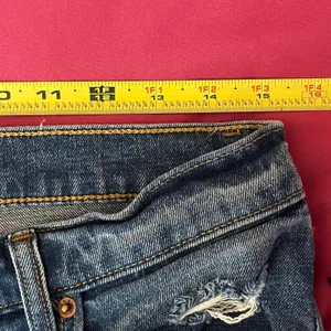 Abercrombie & Fitch Women's The Mom High Rise Ripped Raw Hem Jeans 30/10R‎ thumbnail 5
