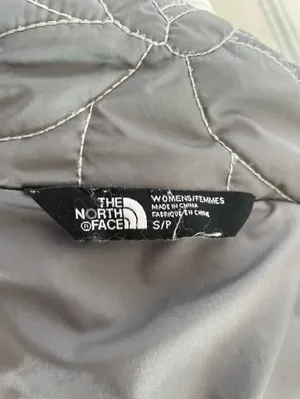 The North Face Catawissa Floral Embroidered Quilted Puffer Jacket Women’s Small thumbnail 2