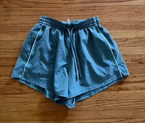Lululemon Shorts 3" High-Rise thumbnail 1
