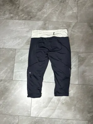 Lululemon Womens Crop Leggings Size 8 Grey Free Runner R-255 In excellent pre owned condition no rips or stains very soft grey color thumbnail 7